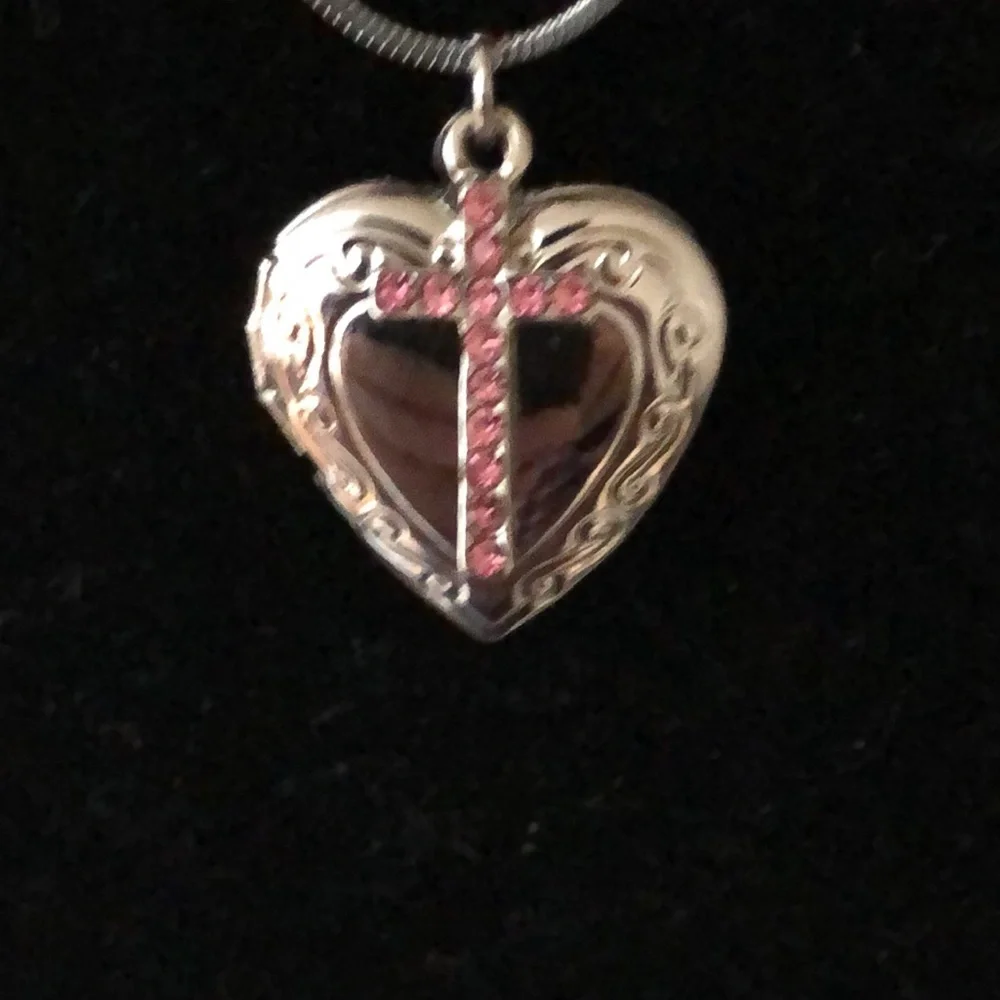- Locket heart and cross necklace NWOT - Picture 5 of 5